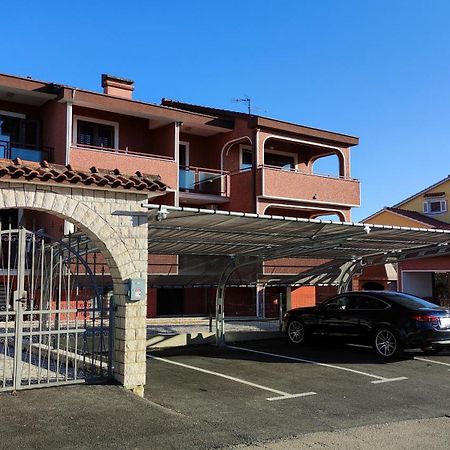 Apartments Marla Пореч Екстериор снимка