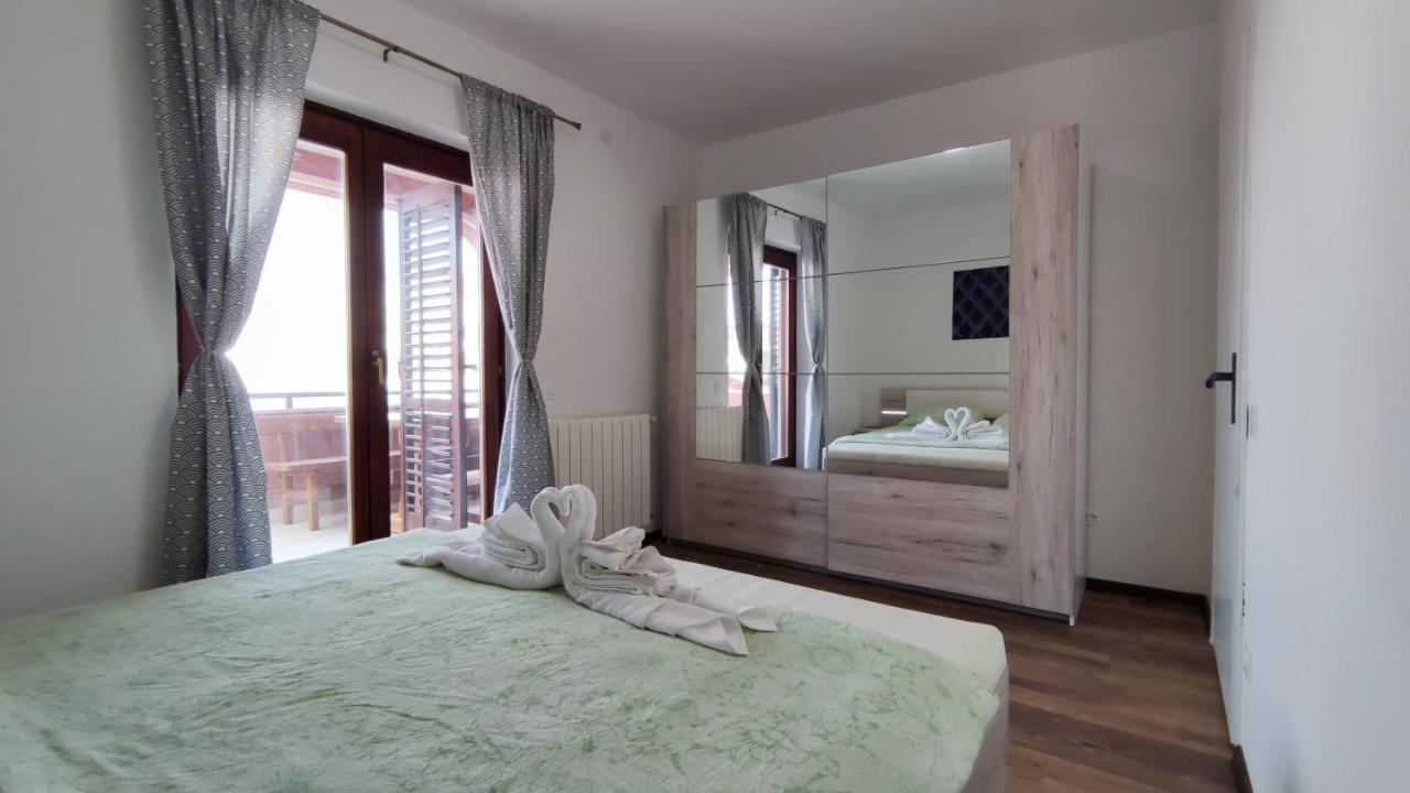 Apartments Marla Пореч Екстериор снимка